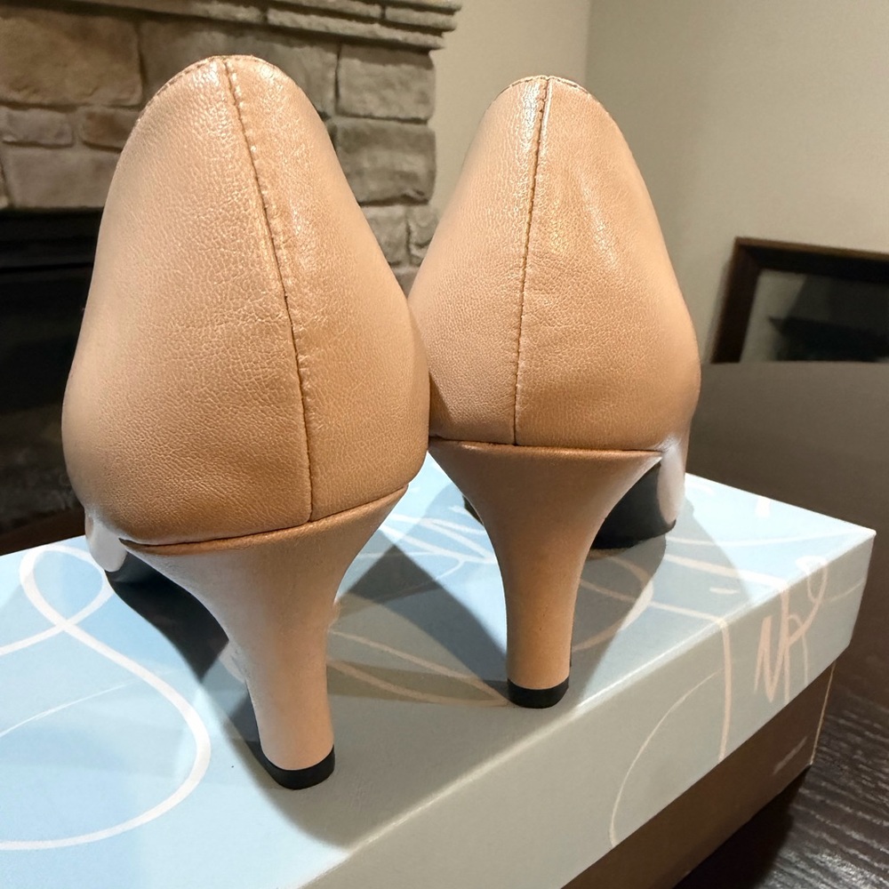 Beige LifeStride women's dress pumps size 10M‎ - Picture 3 of 6
